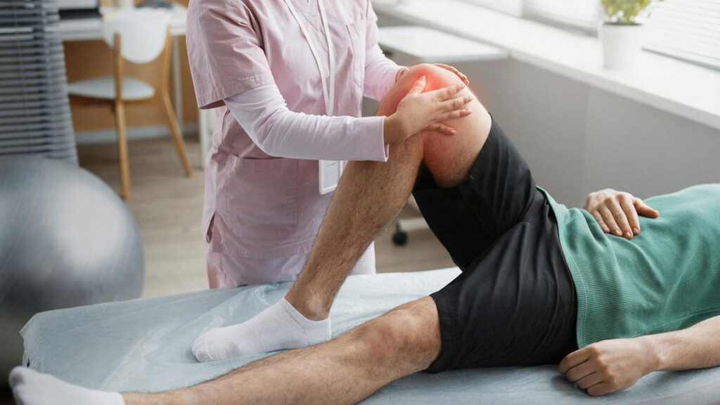goldcare physiotherapy rehabiliation clinic toronto vaughan 04 don’t let knee pain control your life,how physiotherapy can help you move with confidence again